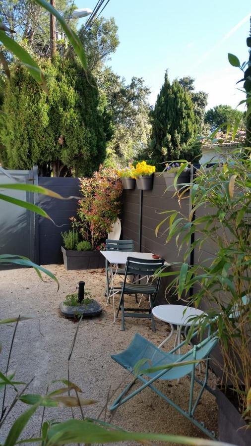Studio Charmant Et Calme Villeneuve Les Avignon Entree Et Cour Independantes Climatisation Piscine Parking Extérieur photo