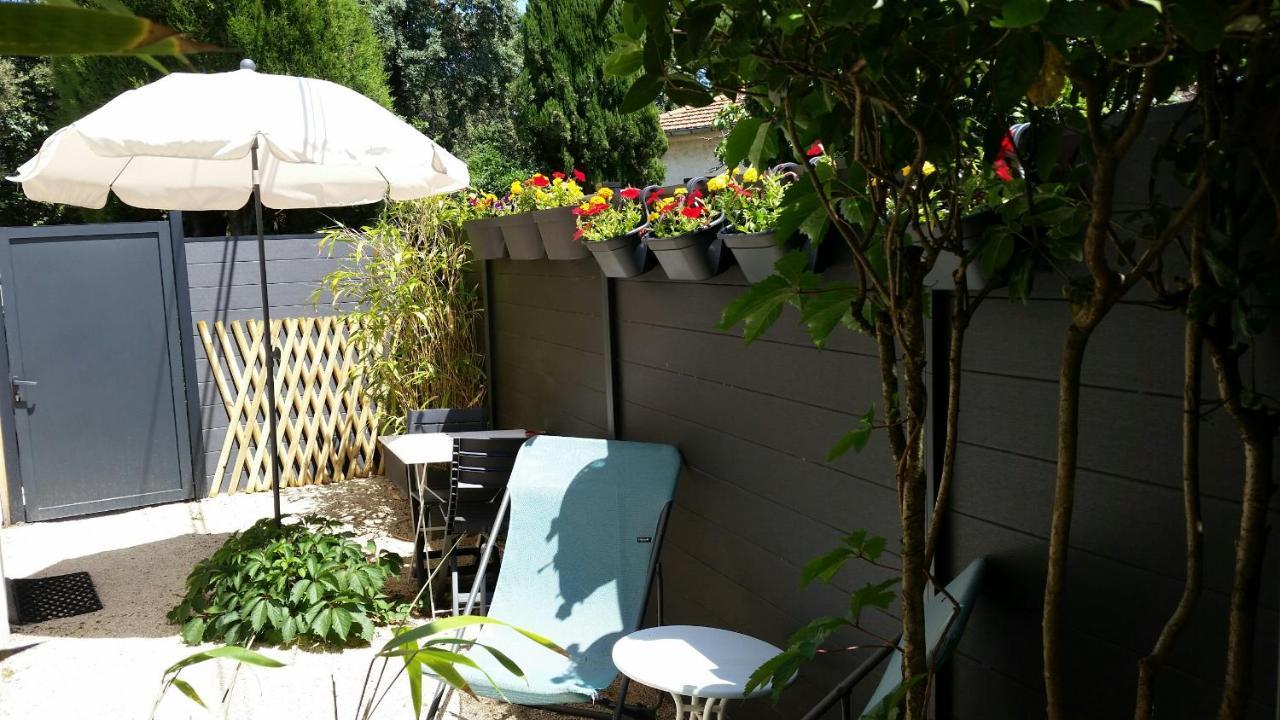 Studio Charmant Et Calme Villeneuve Les Avignon Entree Et Cour Independantes Climatisation Piscine Parking Extérieur photo