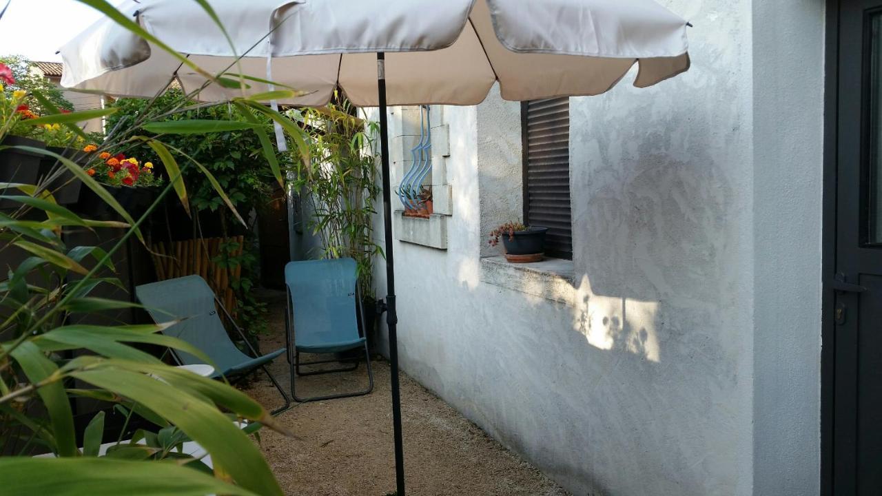 Studio Charmant Et Calme Villeneuve Les Avignon Entree Et Cour Independantes Climatisation Piscine Parking Extérieur photo