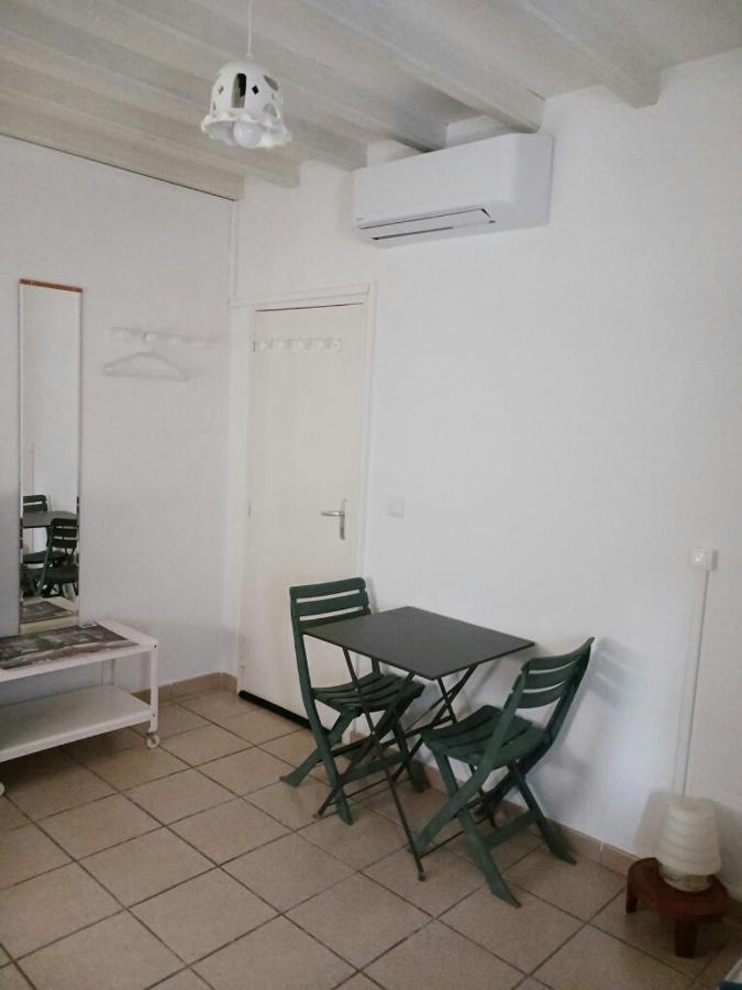 Studio Charmant Et Calme Villeneuve Les Avignon Entree Et Cour Independantes Climatisation Piscine Parking Extérieur photo